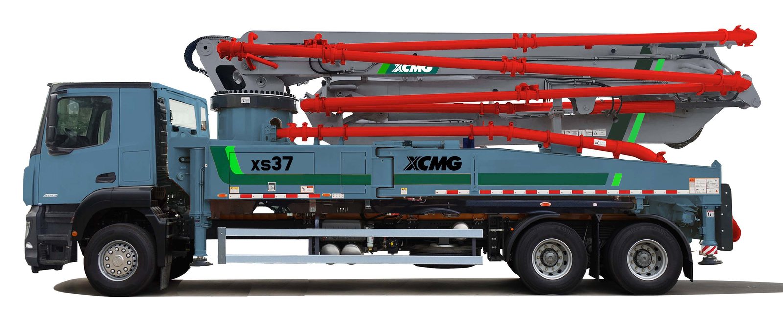 XCMG 徐工 XS37 混凝土泵浦車（幫浦車、俗稱灌漿車）側面，五節 RZ 折疊臂架